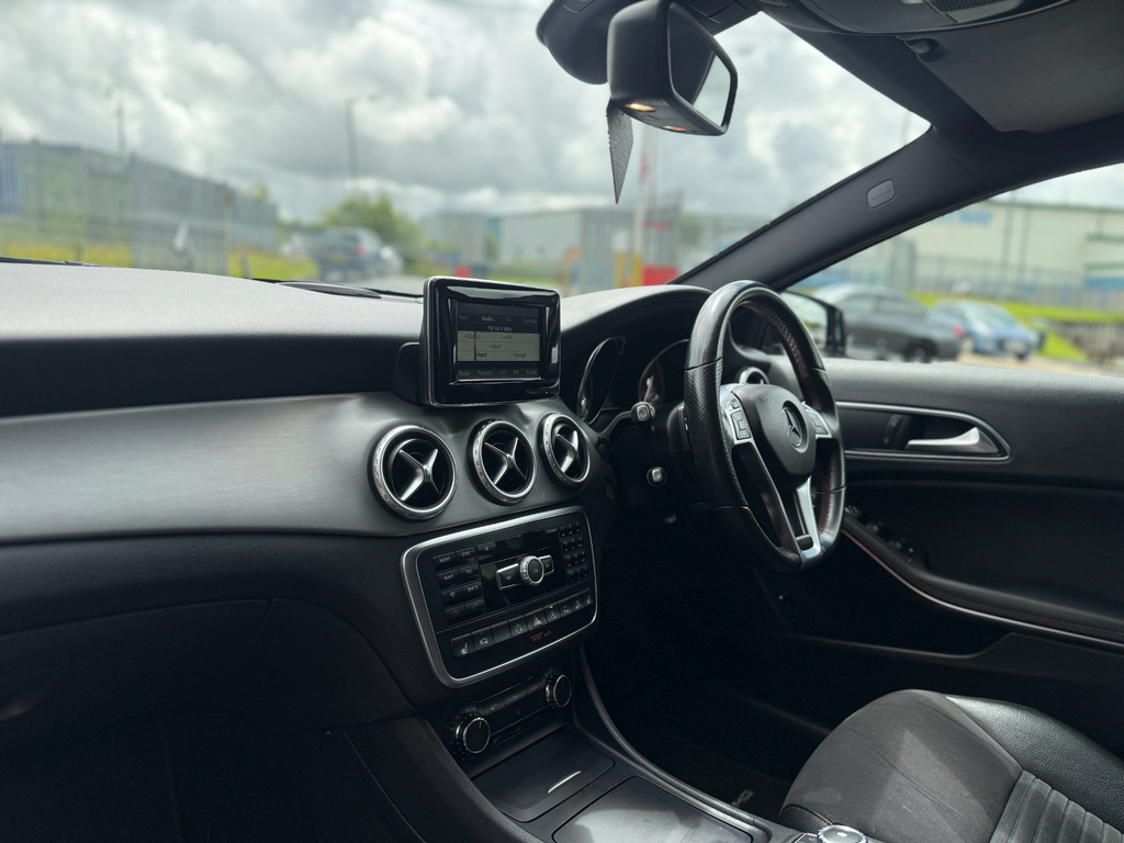 Mercedes-Benz GLA Class 2.1 Gla220 Cdi Amg Line Premium 4Matic Red #21