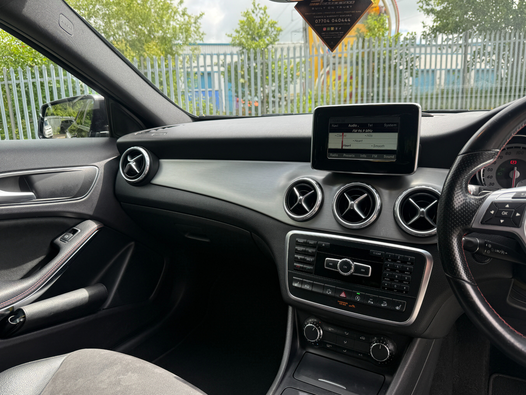Mercedes-Benz GLA Class 2.1 Gla220 Cdi Amg Line Premium 4Matic Red #37