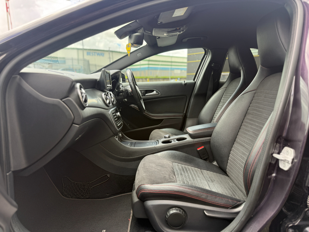 Mercedes-Benz GLA Class 2.1 Gla220 Cdi Amg Line Premium 4Matic Red #18