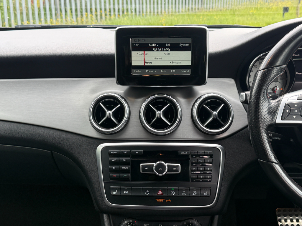 Mercedes-Benz GLA Class 2.1 Gla220 Cdi Amg Line Premium 4Matic Red #26