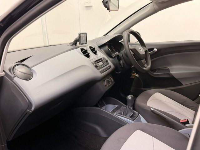 Seat Ibiza 1.0 Vista Red #9