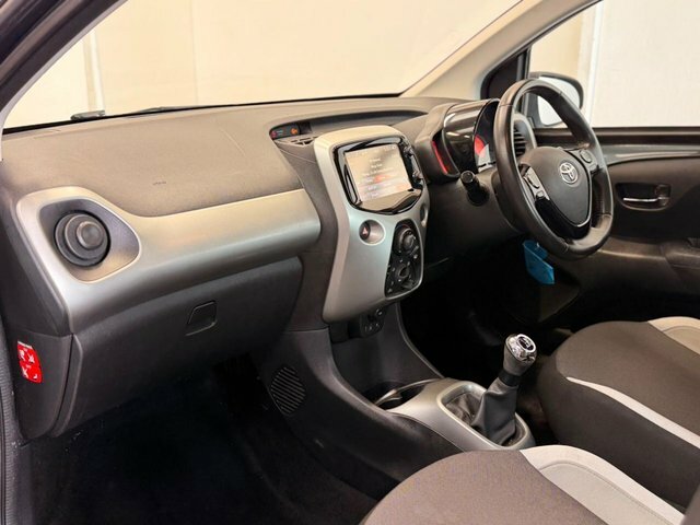 Toyota Aygo 1.0 Vvt-i X-pression Red #8