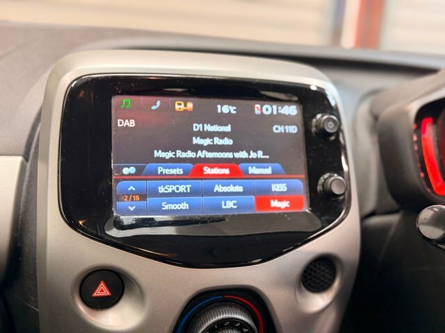 Toyota Aygo 1.0 Vvt-i X-pression Red #9