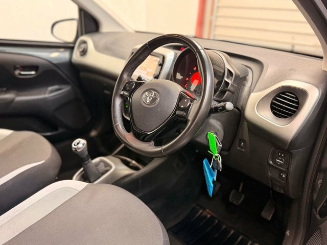 Toyota Aygo 1.0 Vvt-i X-pression Red #7
