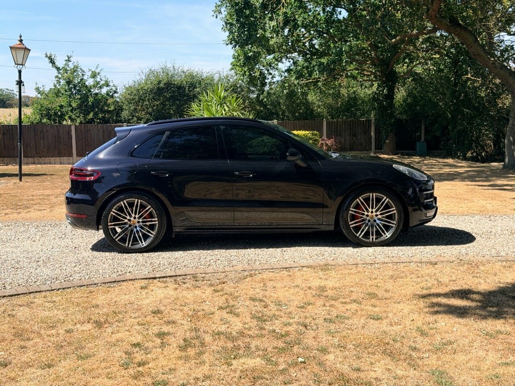 Porsche Macan 3.6L Turbo Black #4