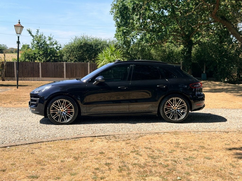 Porsche Macan 3.6L Turbo Black #2