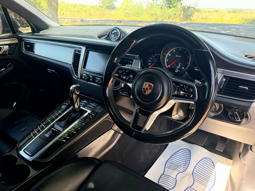Porsche Macan 3.6L Turbo Black #6