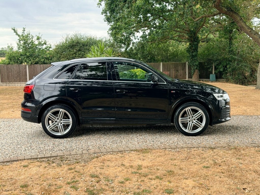 Audi Q3 2L S Line Plus Black #4