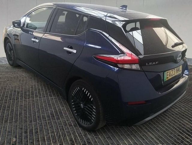 Nissan Leaf Tekna Hatchback Blue #2