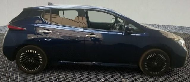 Nissan Leaf Tekna Hatchback Blue #3