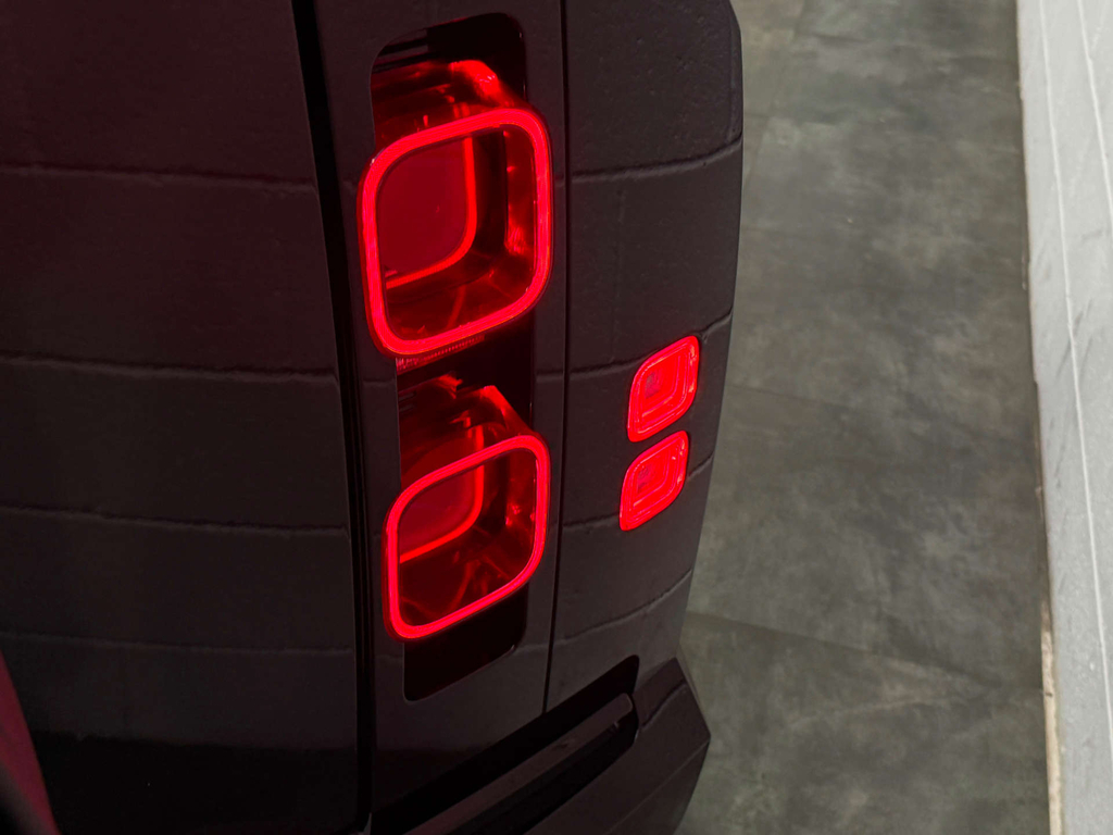 Land Rover Defender Xs Edition D Mhev A Black #10