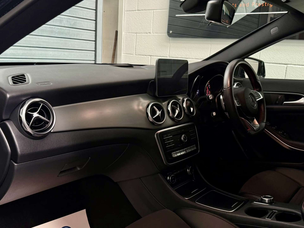 Mercedes-Benz GLA Class 180 Urban Edition Grey #17