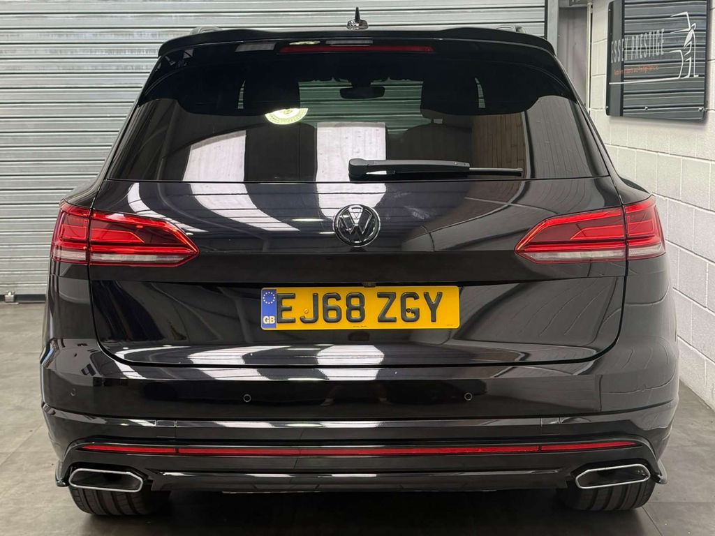 Volkswagen Touareg Black #7