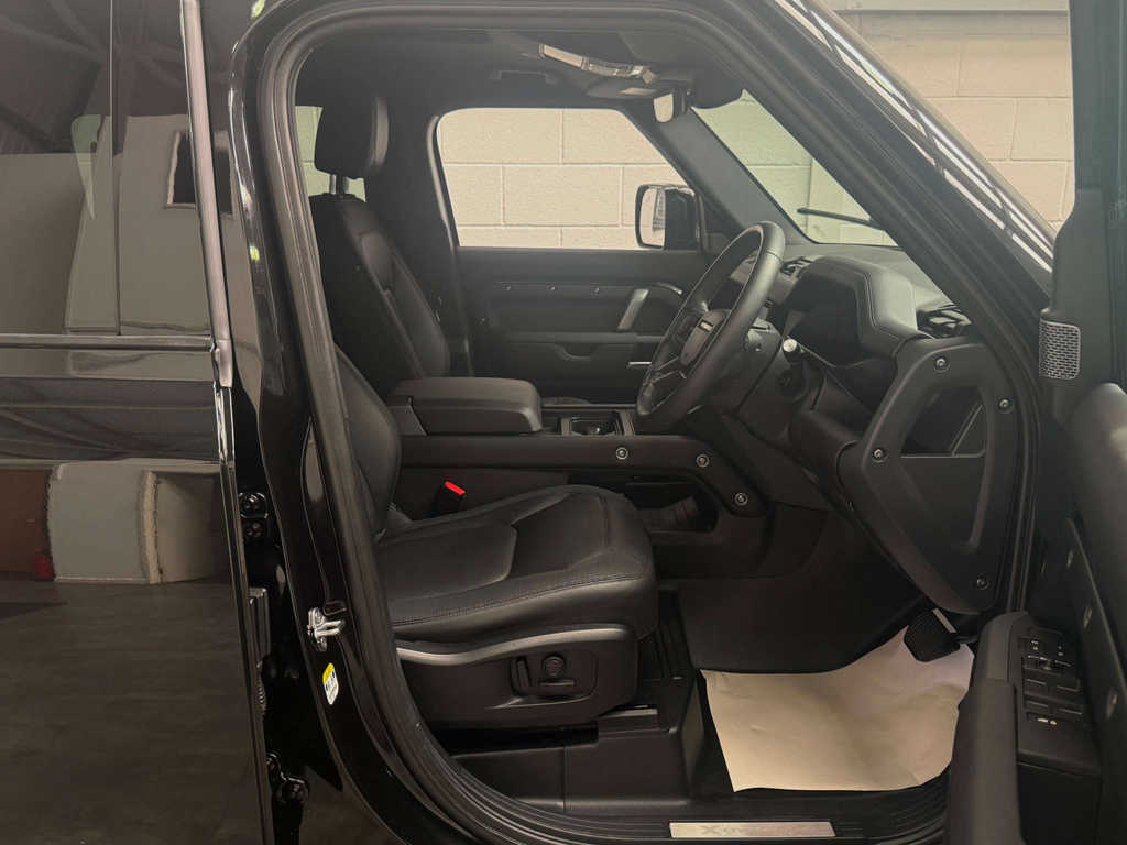 Land Rover Defender 2.0 P400e 15.4Kwh Xs Edition Suv Plug-i Black #14