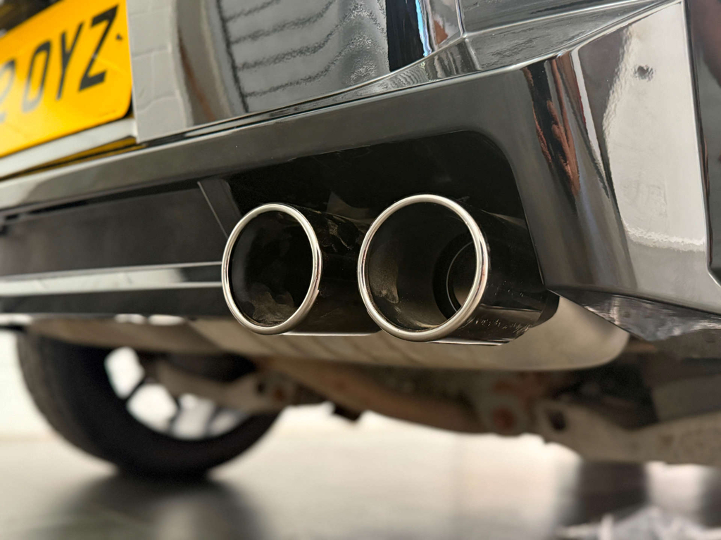 Land Rover Defender 3.0 P400 Xs Edition 90 Black #17