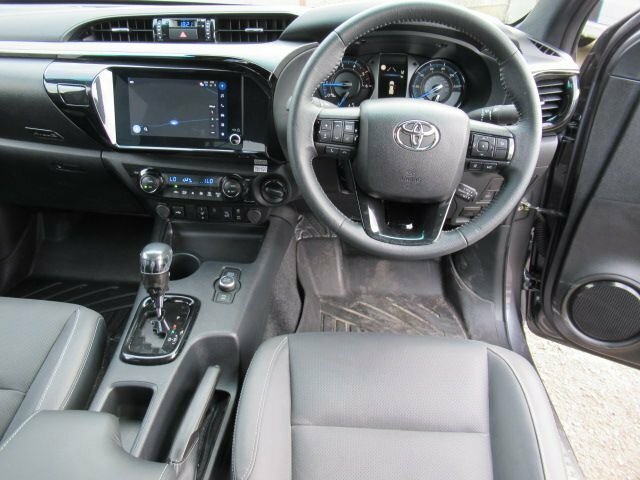 Toyota HILUX 2.8L Invincible X Grey #4