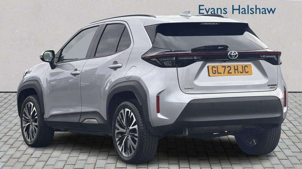 Toyota Yaris Cross 1.5 Hybrid Excel Awd Cvt 2023 GL72HJC Silver #2
