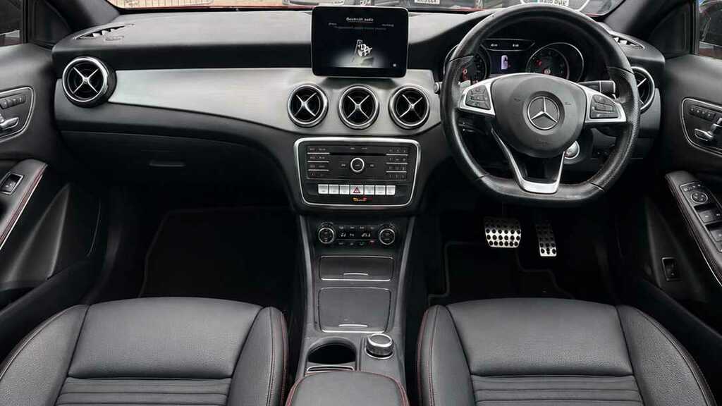 Mercedes-Benz GLA Class 200 Amg Line Edition Plus 2020 LN20FUF Red #2