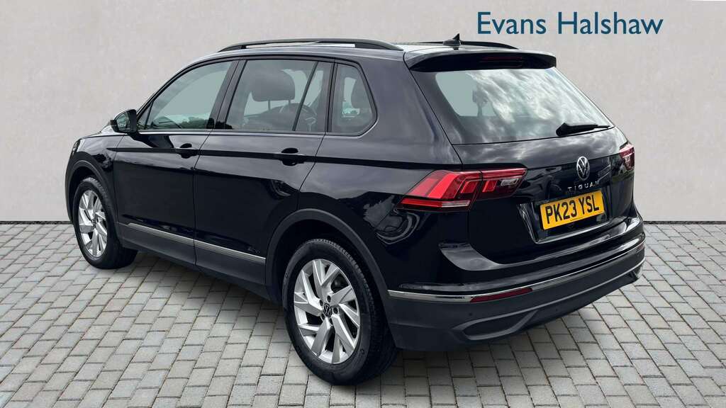 Volkswagen Tiguan 1.5 Tsi 150 Life Dsg 2023 PK23YSL Black #2