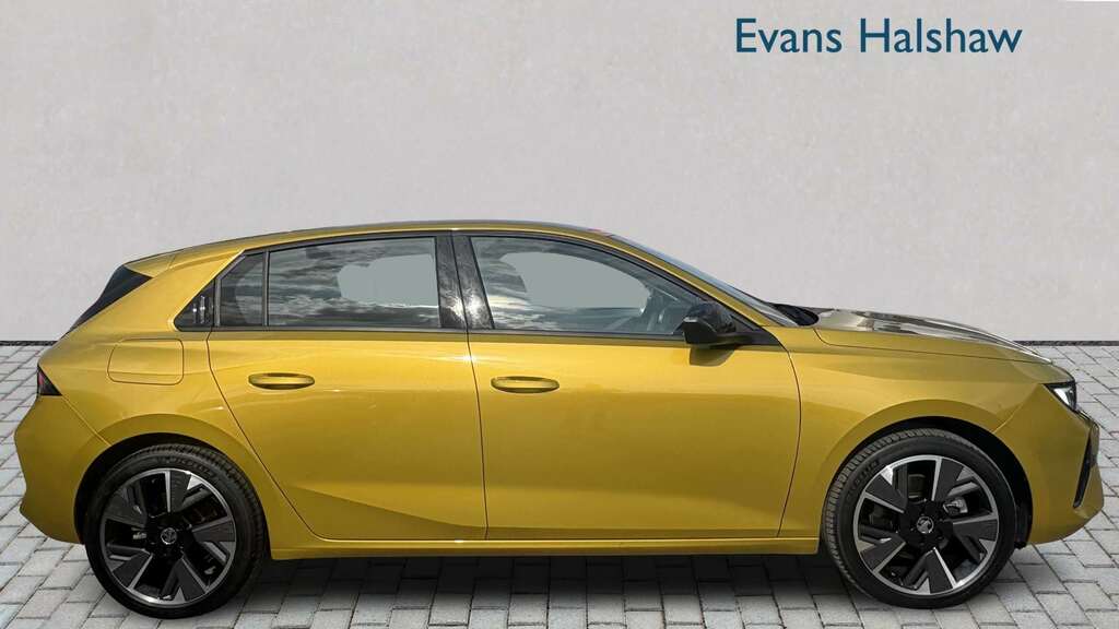 Vauxhall Astra 115Kw Design 54Kwh 2024 Yellow #5