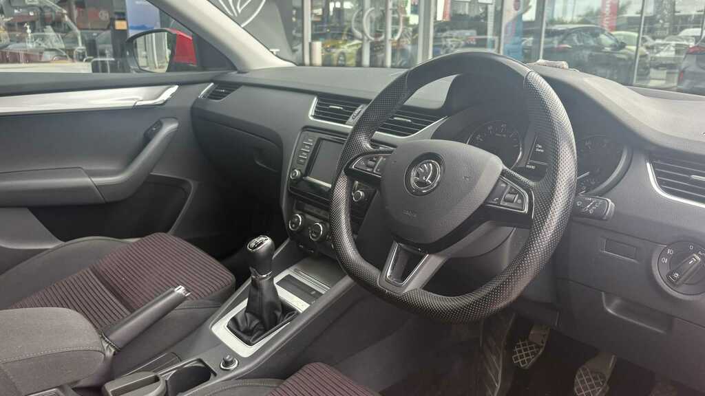 Skoda Octavia 1.4 Tsi 150 Se Sport 2016 Red #6