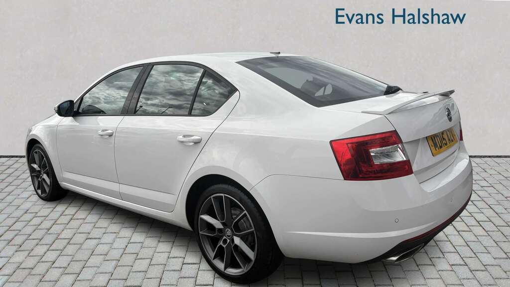 Skoda Octavia 2.0 Tdi Cr Vrs 2015 White #3