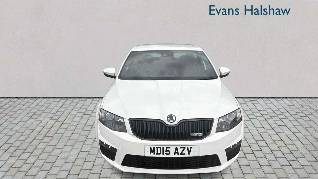 Skoda Octavia 2.0 Tdi Cr Vrs 2015 White #2