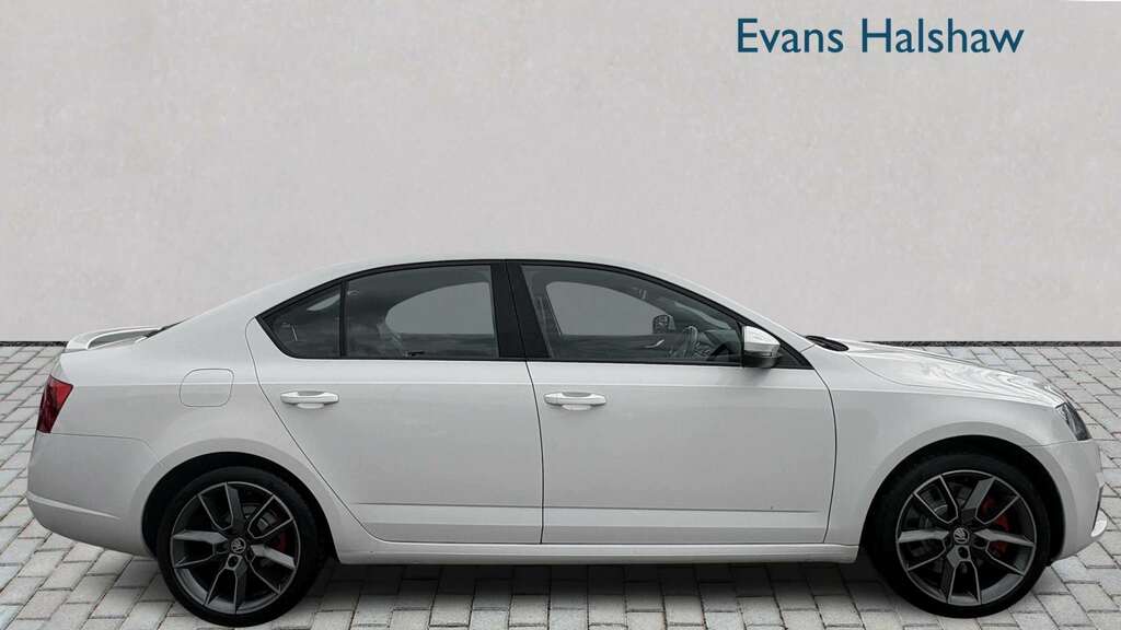 Skoda Octavia 2.0 Tdi Cr Vrs 2015 White #5