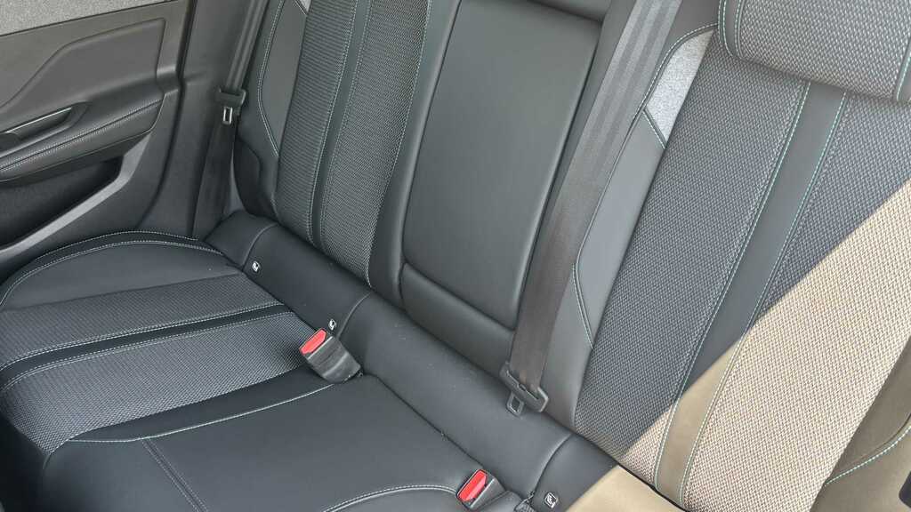 Peugeot 308 1.6 Plug-in Hybrid Allure E-eat8 2024 White #6