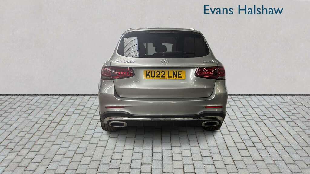 Mercedes-Benz GLC Class 300D 4Matic Amg Line Premium 9G-tronic 2022 KU22LNE Silver #2