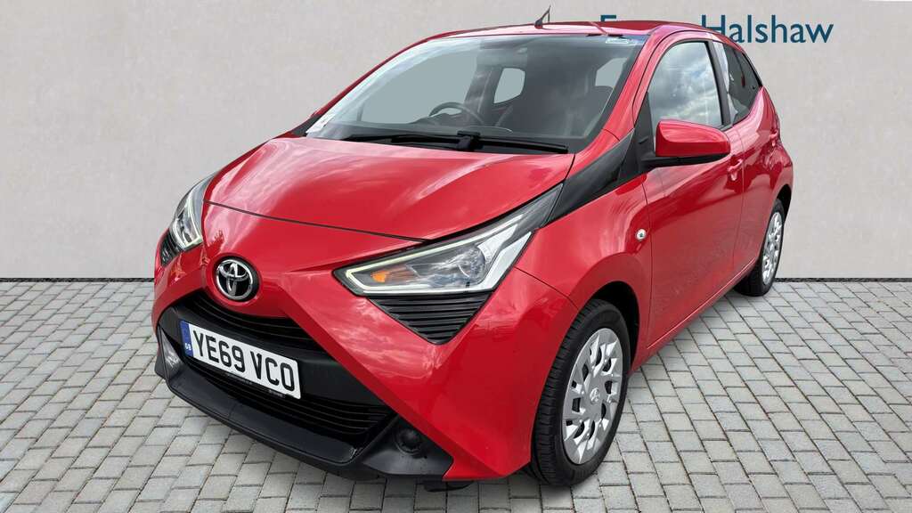 Toyota Aygo 1.0 Vvt-i X-play X-shift 2019 Red #2