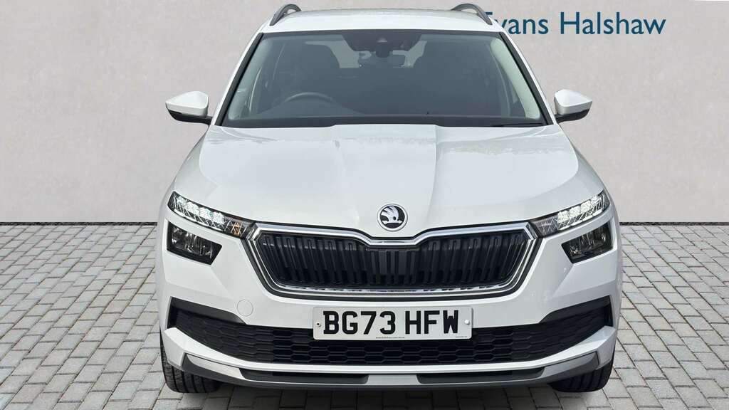 Skoda Kamiq 1.0 Tsi 110 Se Drive Dsg 2023 BG73HFW White #4