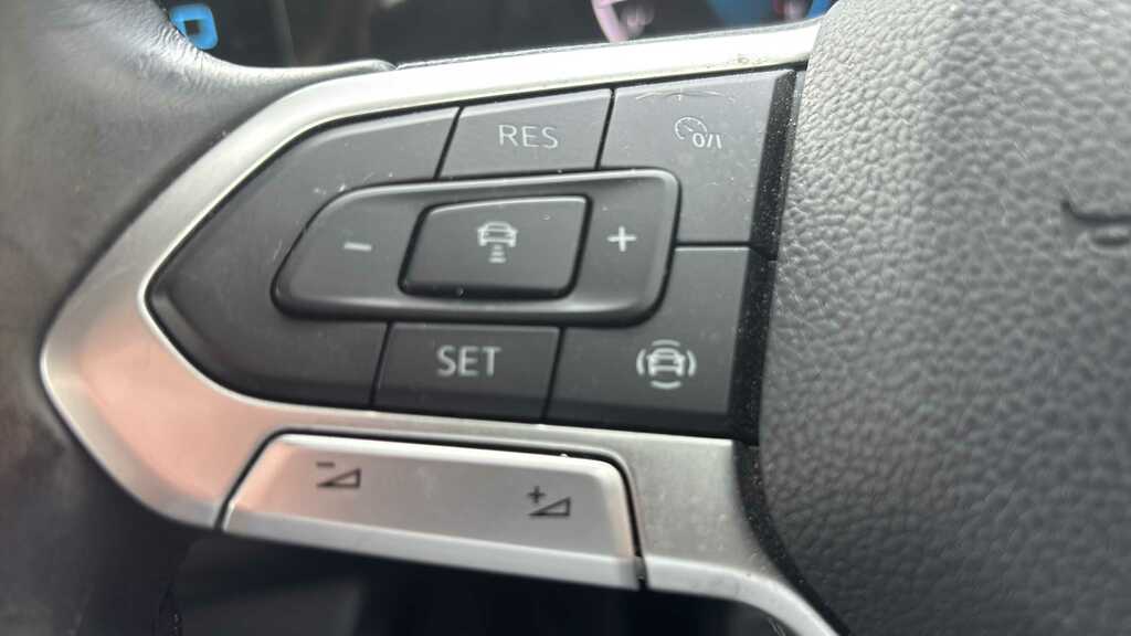 Volkswagen Golf 1.5 Tsi 150 Life 2022 Black #2