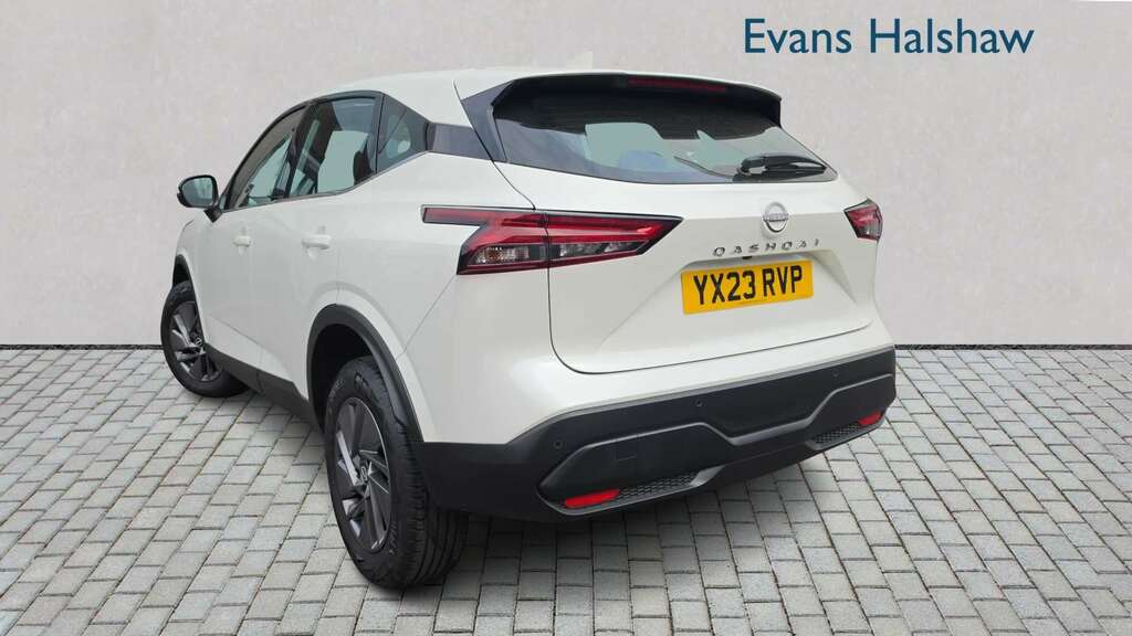 Nissan Qashqai 1.3 Dig-t Mh Acenta Premium 2023 YX23RVP White #2