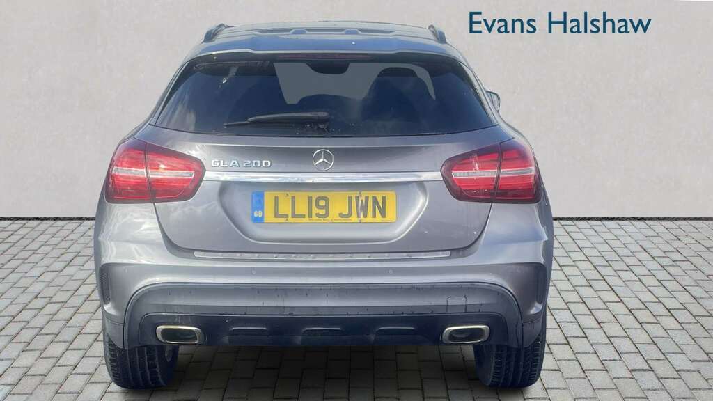 Mercedes-Benz GLA Class 200 Amg Line Premium Plus 2019 LL19JWN Grey #4