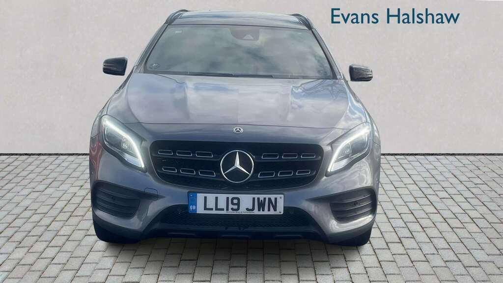 Mercedes-Benz GLA Class 200 Amg Line Premium Plus 2019 LL19JWN Grey #3