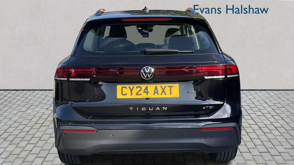 Volkswagen Tiguan 1.5 Etsi 150 Life Dsg 2024 CY24AXT Black #4