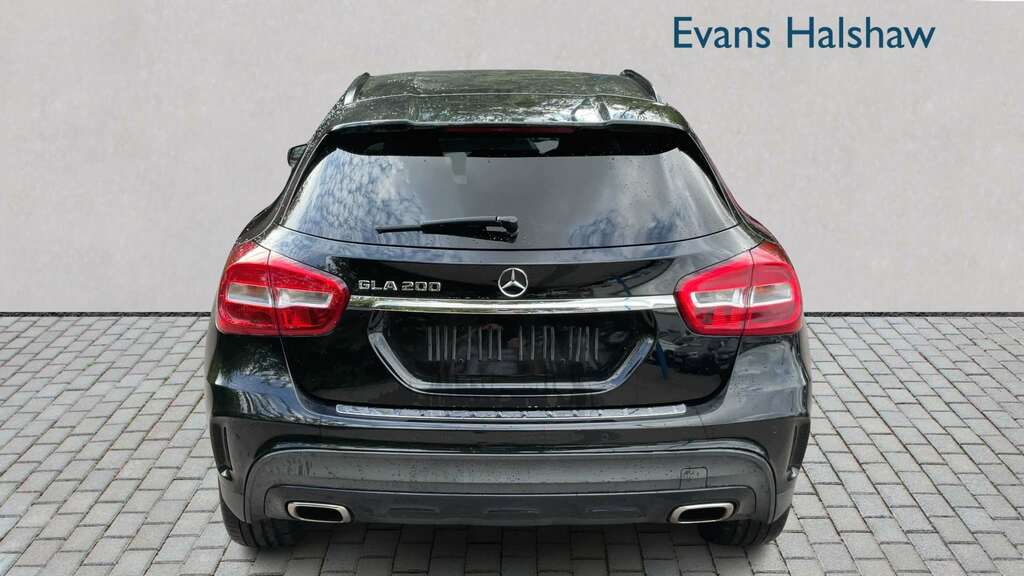 Mercedes-Benz GLA Class 200 Amg Line Executive 2017 Black #5