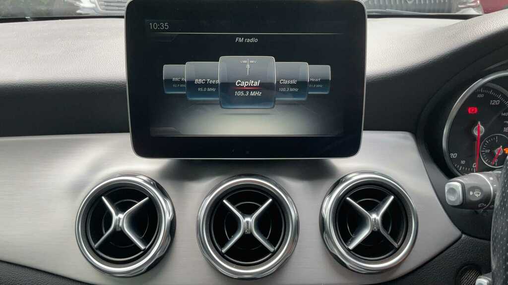 Mercedes-Benz GLA Class Gla 200 D Sport Executive Black #16