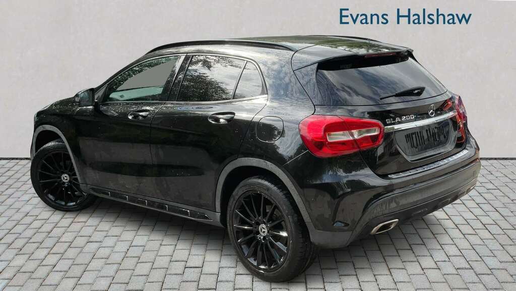 Mercedes-Benz GLA Class 200 Amg Line Executive 2017 Black #2