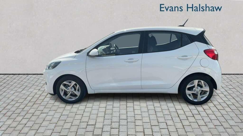 Hyundai I10 1.2 Mpi Se Connect 2022 White #3