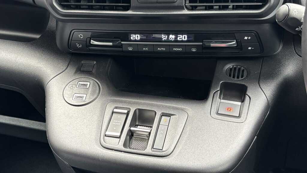 Vauxhall Combo-e Life 52Kwh Ultimate XL Mpv 7.4Kw Cha Black #17
