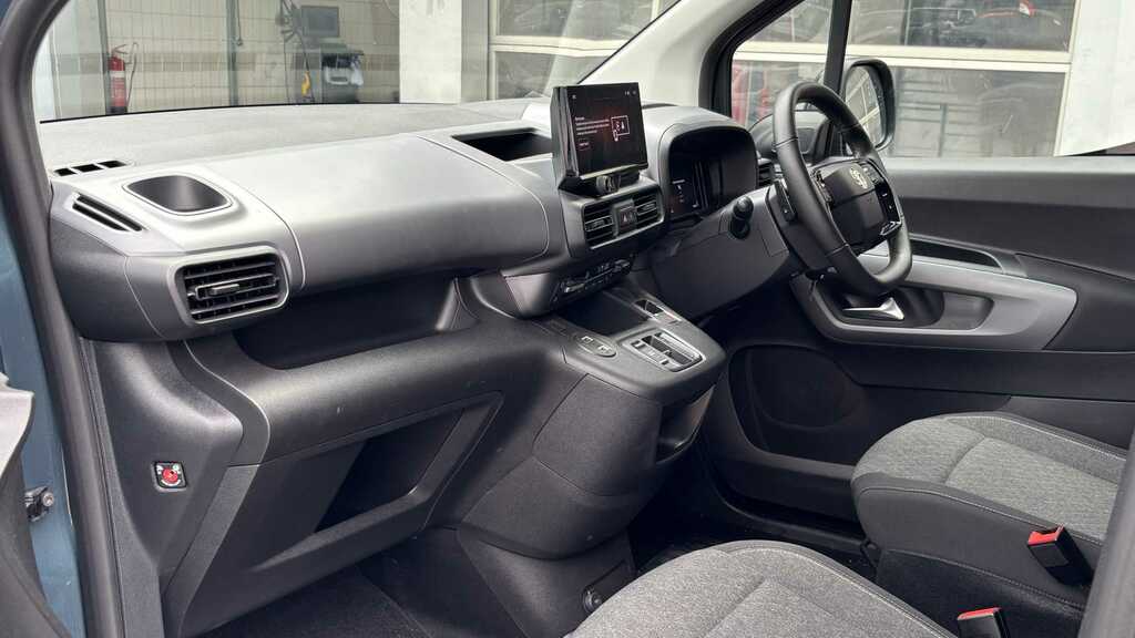 Vauxhall Combo-e Life 52Kwh Ultimate XL Mpv 7.4Kw Cha Black #8