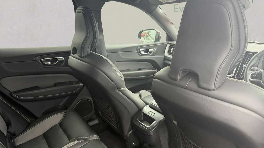 Volvo XC60 R-design Pro, B5 Mild Hybrid White #11