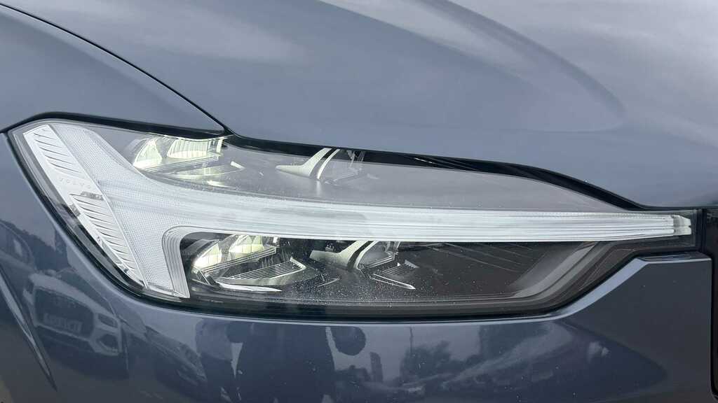 Volvo XC60 R-design Pro, B5 Mild Hybrid White #25