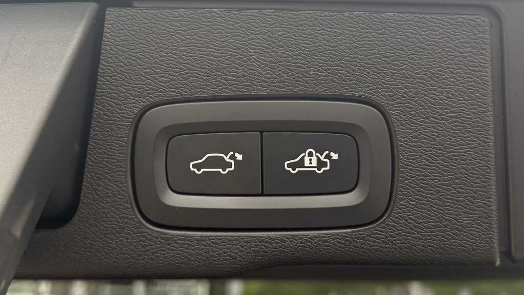 Volvo XC60 R-design Pro, B5 Mild Hybrid White #9
