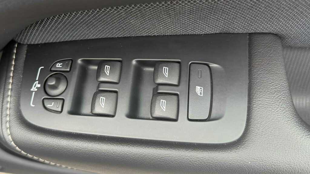 Volvo XC60 R-design Pro, B5 Mild Hybrid White #13