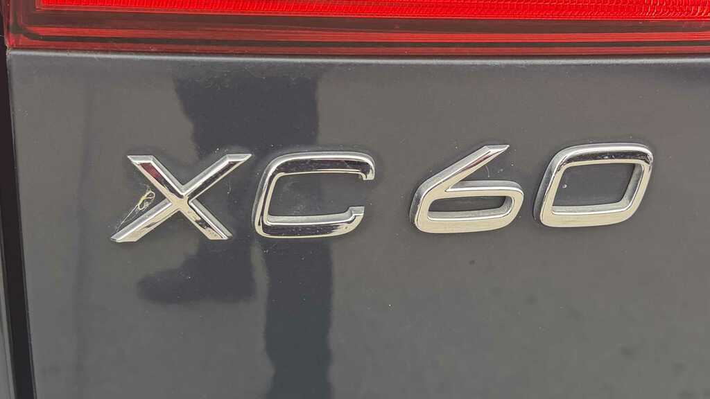 Volvo XC60 R-design Pro, B5 Mild Hybrid White #29
