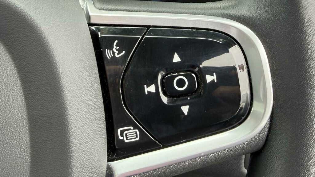 Volvo XC60 R-design Pro, B5 Mild Hybrid White #16