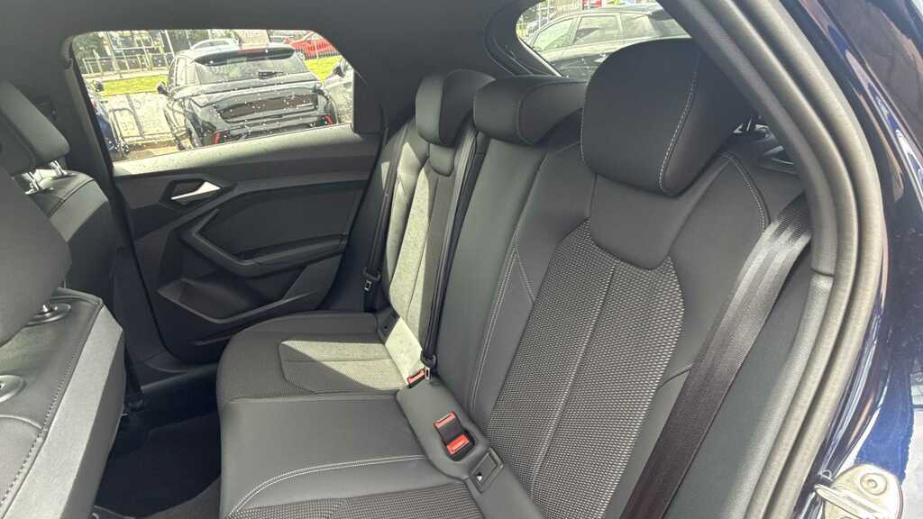 Audi A1 35 Tfsi Black Edition S Tronic 2025 Red #10